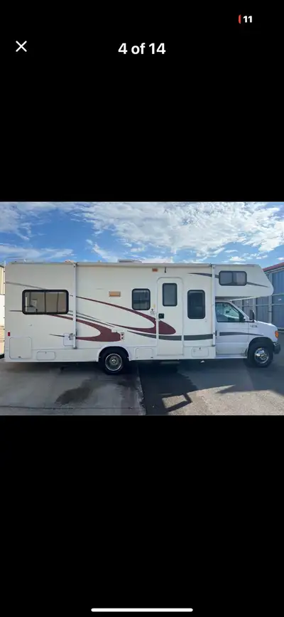 2005 Forest River Sunseeker 2450S — fully functioning Onan generator! This Class C motorhome is the...