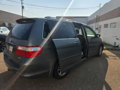 Fully loaded DVD New Brake and rotors New timing kit and waterpump change Everything works Msg for m...