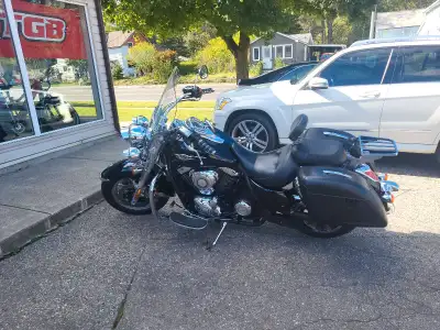 Feast your eyes on this sleek, pre-owned 2011 Kawasaki Vulcan 1700 Classic, a touring motorcycle tha...