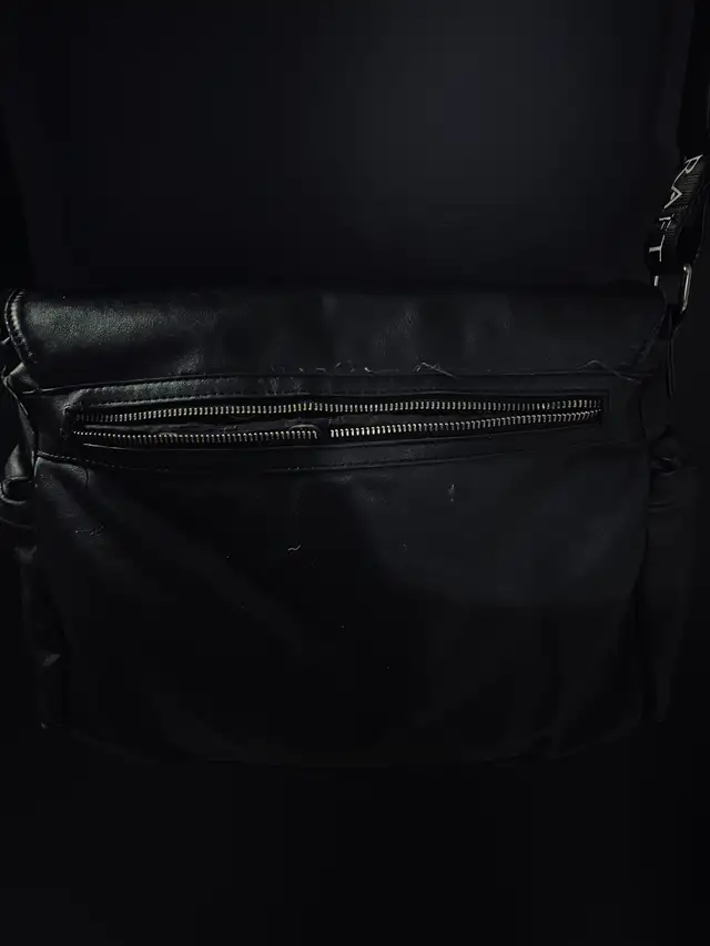 Blackcraft Cult Messenger Bag – Gothic Streetwear Crossbody Bag in Women's - Bags & Wallets in Longueuil / South Shore - Image 4