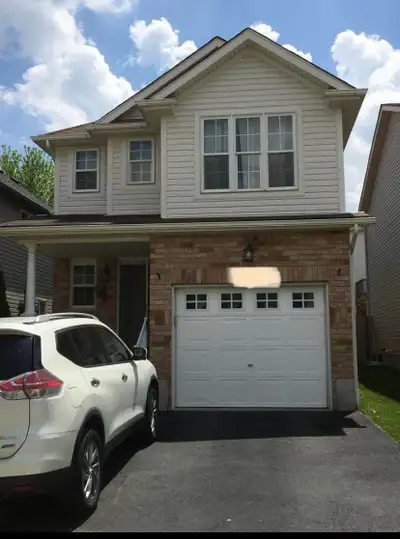 Detached House  for rent In Laural wood  drive