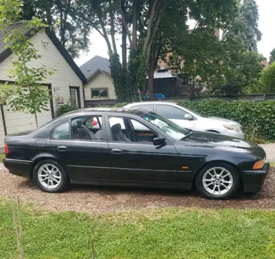 Selling my first year E39 metal sunroof very clean interior runs and drives new brakes wheel bearing...