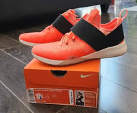 Women’s Nike Air Zoom Strong running shoes -Orange/Mango- size 7