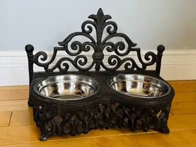 Antique-style double pet bowl holder ( cats or small dog), View more