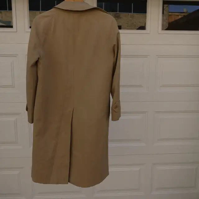 Burberrys Mens Trench Coat Beige Size Small in Men's in City of Toronto - Image 9
