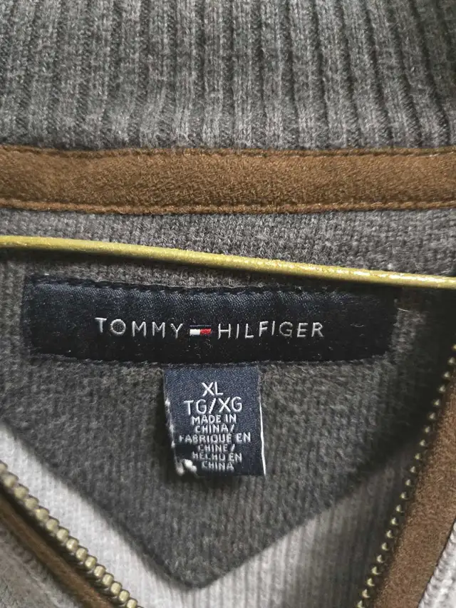 Tommy Hilfiger Sweater in Men's in Mississauga / Peel Region - Image 4