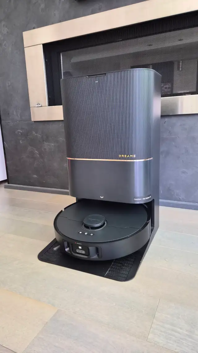 Dreame X40 Ultra robot vacuum and mop. in Vacuums in Mississauga / Peel Region - Image 2