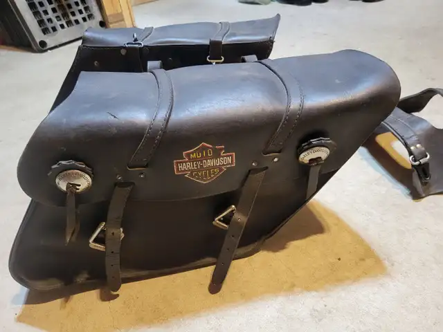 Valise Harley en cuir pour moto. in Motorcycle Parts & Accessories in Laurentides - Image 2