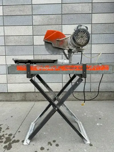 Good condition. Includes blade and stand. The contractor's choice for production sawing and the chos...