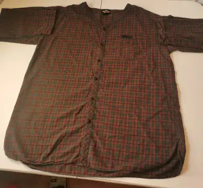 Comfortable flannel night shirt vintage in good condition light wear. Please see our other Harley Da...