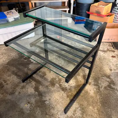Amazing Desk, really good condition, no room for it anymore. Thick glass