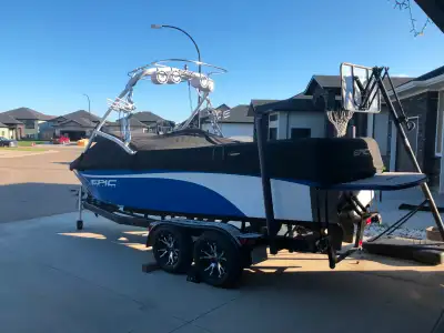 2009 EPIC 23V Wake/Surf boat We are selling our Epic 23V wake/surf boat, this boat is in very good c...