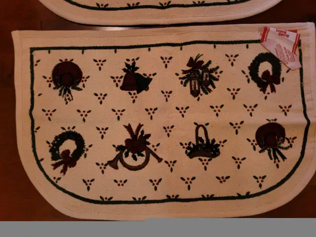 Christmas Accent Floor Rugs (EACH) in Holiday, Event & Seasonal in Markham / York Region - Image 6