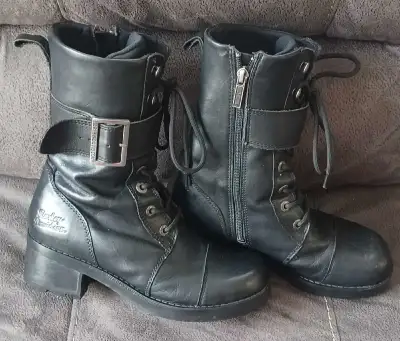 Ladies size 8M Like new Only tried on Pick up in Amherstview