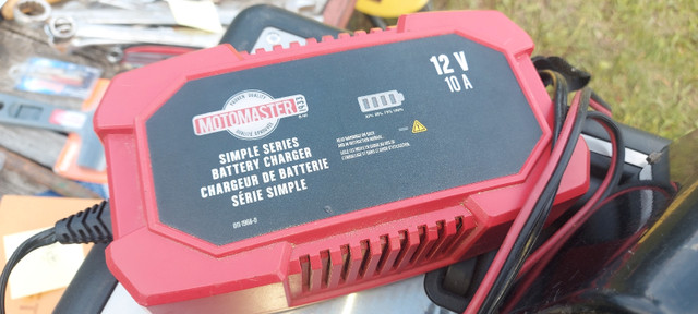 Motomaster Simple Series Automatic Battery Charger 12V 10A in General Electronics in Grande Prairie