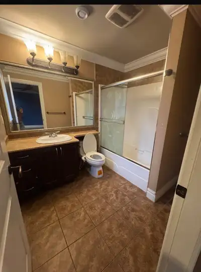 Room for rent near Westwood mall Gurughar Malton only for boys Bus station Malton Go bus (no parking...