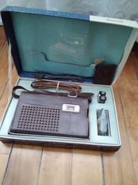 Vintage radio transistor postes disponibles de l'époque