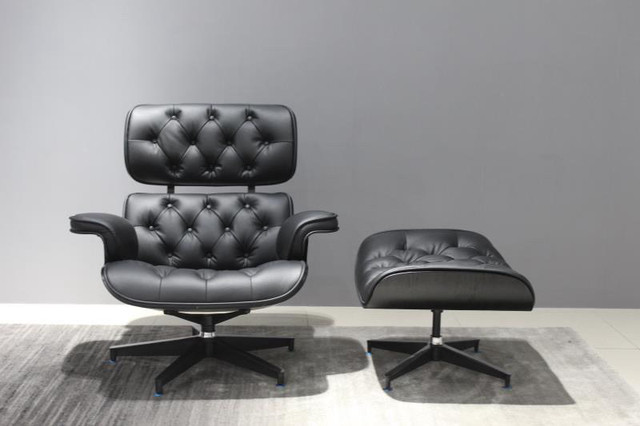 Mid Century Design Lounge Chair In real Italian Leather dans Chaises, Fauteuils inclinables  à Ville de Montréal