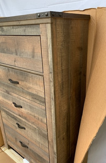 BRAND NEW Ashley's Trinell 5 Drawer Chest in Dressers & Wardrobes in Windsor Region - Image 3