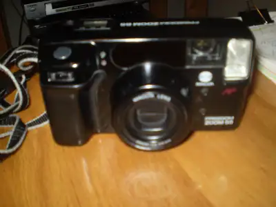 MINOLTA 35 mm CAMERA FREEDOM ZOOM 65 Point + Shoot  / Auto 1990, View more