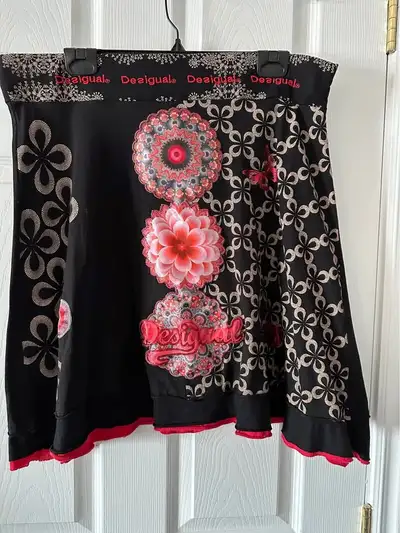 Desigual jupe noire et rouge XL, View more
