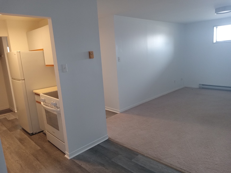 LOVELY 2 BEDROOM  1575 3