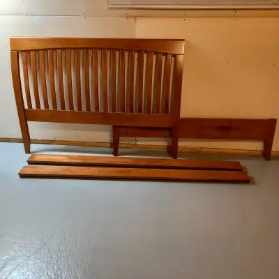 Lit queen en bois, View more