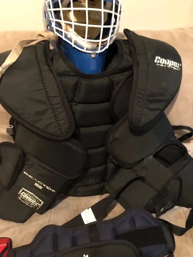 Goalie equipment in Hockey in Markham / York Region - Image 8