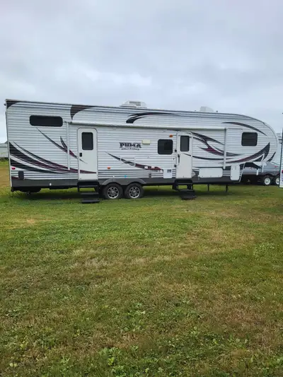 In good condition Smoke and pet free 1 slide out Comes with two TVs and bar fridge New tires and bra...