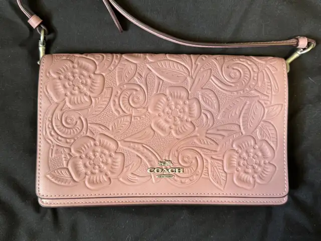 Coach Purse in Women's - Bags & Wallets in Sudbury - Image 2