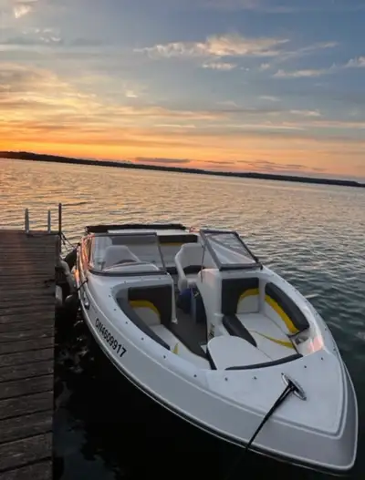 Looking for a well-kept, family-friendly boat that’s ready for summer fun? This 2014 Caravelle 18 EB...