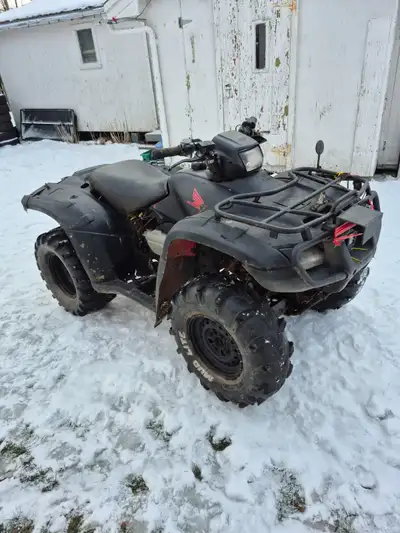 2005 500 foremen needs work it will start but smokes dont no much about the bike frames in great sha...