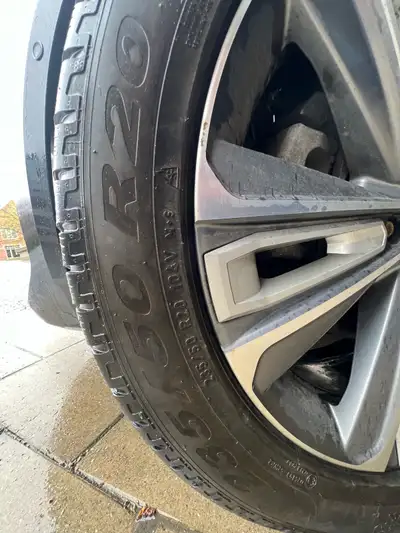 - 4 pneus hiver - Très bonne condition - 20” - 235/50 R20 - Présentement sur Subaru Solterra 100% él...