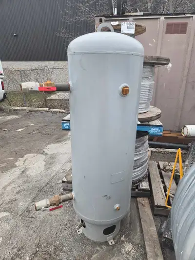 I'm selling a robust Steel Fab air tank, built in 2003 and certified by Steel Fab in Abingdon, VA. T...