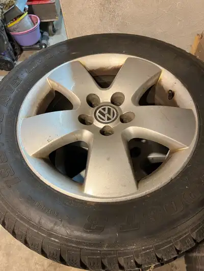 Vw mk4 alloy wheels 5x100 bolt patter 195/65/15 tires Please take a look at the pics 647-708-1221