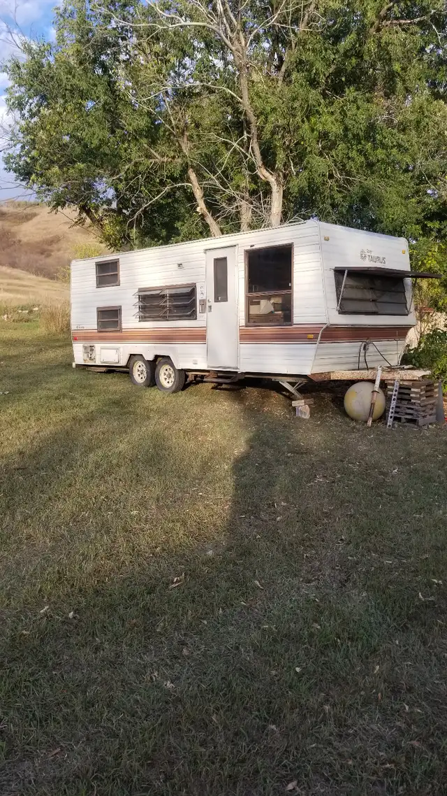 TAURUS TF 23ft Fleetwood 1984 VIN available upon request in Travel Trailers & Campers in Regina - Image 2