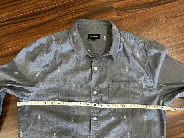 Bluenotes men’s medium light blue shirt, pineapple print in Men's in Oshawa / Durham Region - Image 4