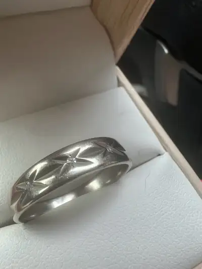 10 k white gold 3 diamonds Size 10 North east Edmonton
