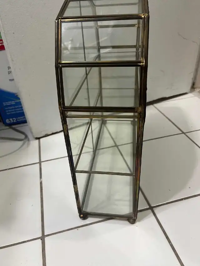 Display case in Bookcases & Shelving Units in City of Toronto - Image 4