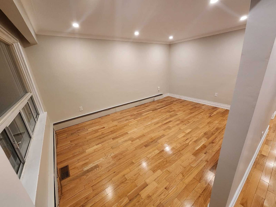 3 Bedroom 1 Washroom Lakeview Upper Unit 4