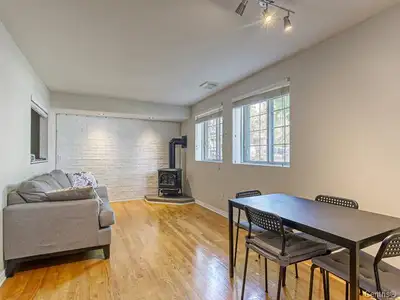 Condo en location 1 chambre à coucher avec stationnement .
