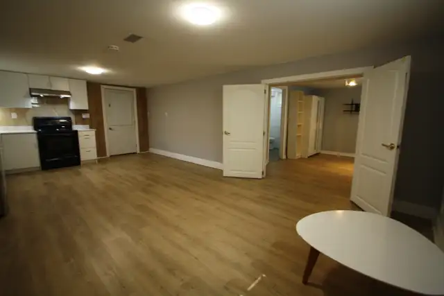 Nicely renovated  basement unit in Thornhill in Long Term Rentals in Markham / York Region - Image 3