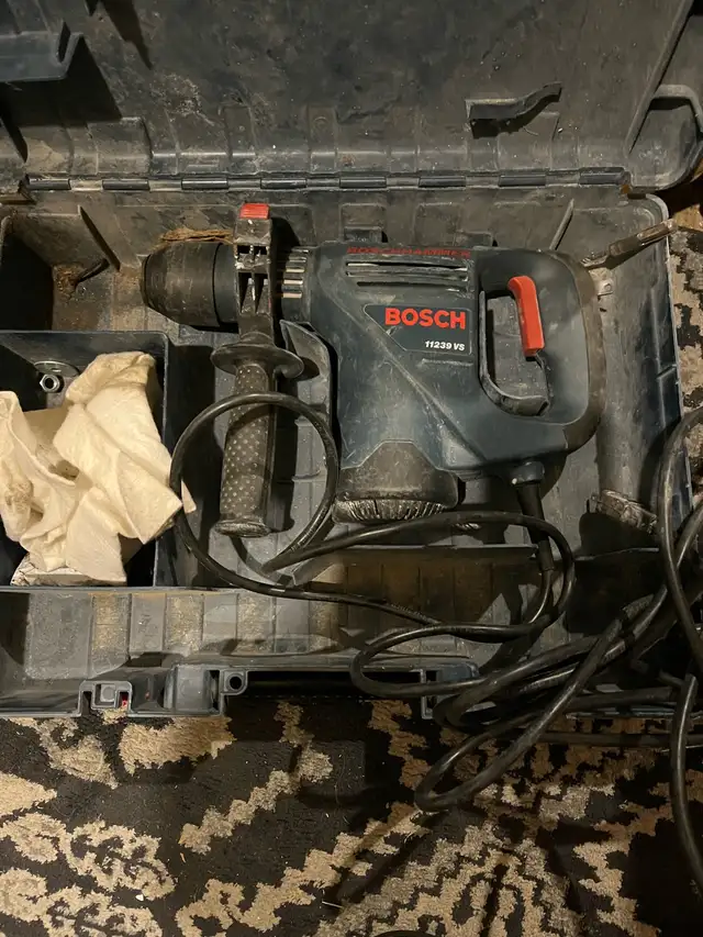 Bosch sds rotary hammer drill in Power Tools in Oshawa / Durham Region - Image 4