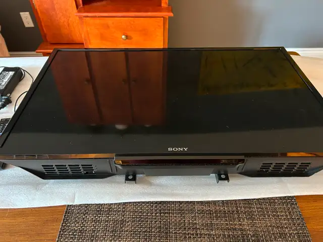 Sony 32 inch tv in TVs in Ottawa - Image 3