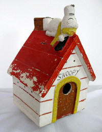 GROSSE BANQUE SNOOPY  VINTAGE LARGE SNOOPY DOG HOUSE BANK