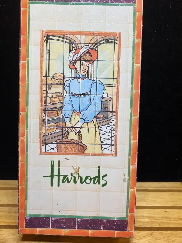 Harrods 1984 Shortbread Tin Box in Arts & Collectibles in Vancouver - Image 2