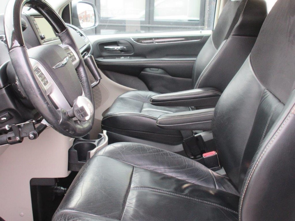 Chrysler Town & Country 2016 photo 5