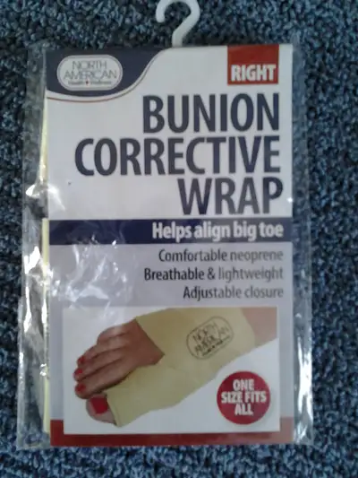 //NEW BUNION CORRECTIVE WRAP\\ Brand new in the package. For the right foot. Helps align big toe. Ma...