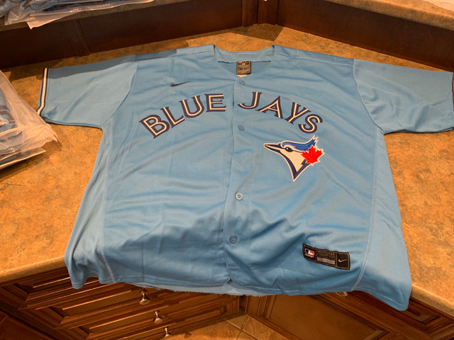 Toronto Blue Jays XL Gurriel .JR  in Arts & Collectibles in St. Catharines - Image 2