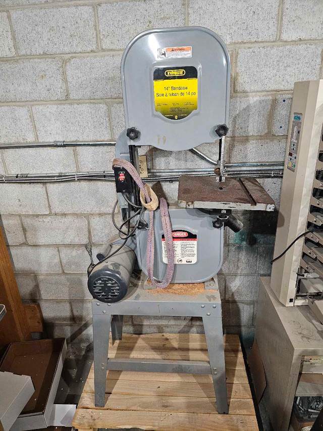 Woodworking machines. Thickness planer, band saw, dual sander  in Other in City of Toronto - Image 3